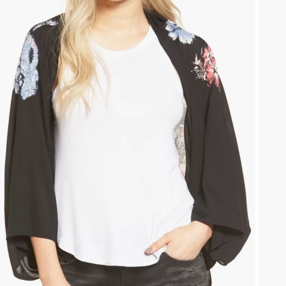 NWT Hinge Floral Bora Cocoon Wrap